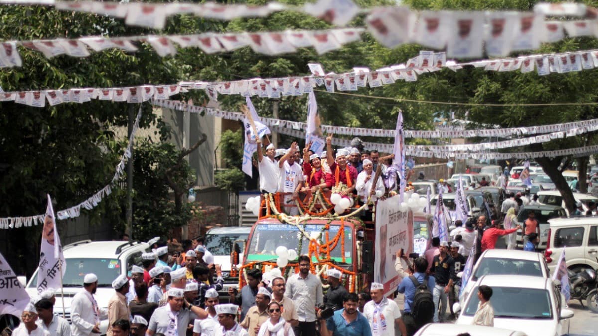 दिल्ली में आचार संहिता का उल्लंघन; CM आतिशी से विवाद का कनेक्शन, एग्जीक्यूटिव इंजीनियर पर FIR