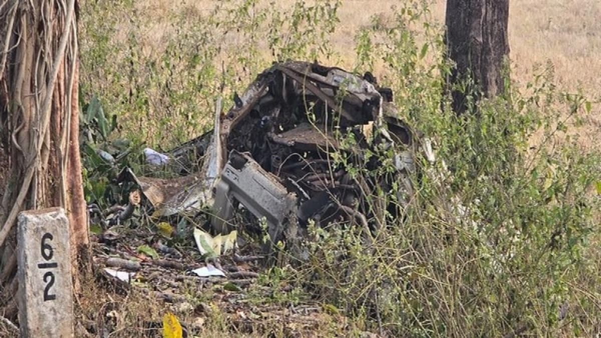 बीजापुर में बड़ा नक्सली हमला, सुरक्षाबलों की वैन को उड़ाया, IED ब्लास्ट में 9 जवान शहीद