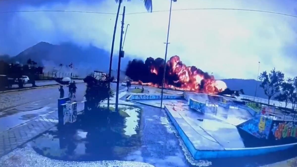 Plane Crash का डराने वाला वीडियो, ब्राजील में धमाके के साथ लगी आग में जिंदा जला पायलट