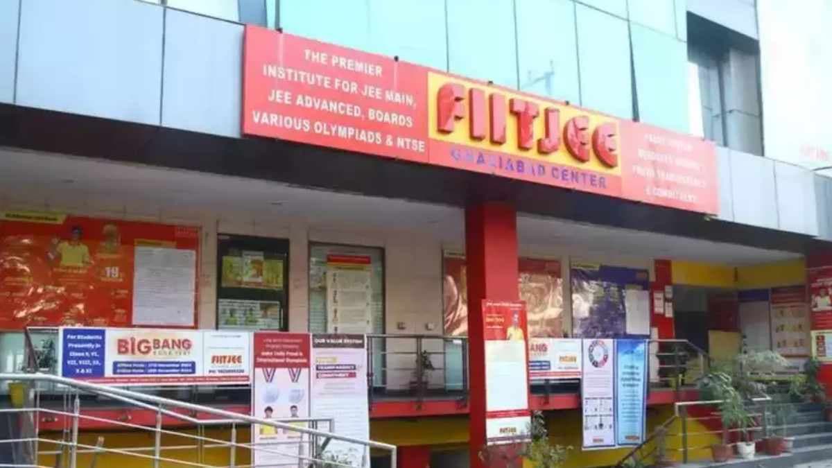 FIITJEE Coaching Center क्यों और कहां-कहां हुए बंद? पुलिस के पास पहुंच रहे अभिभावक