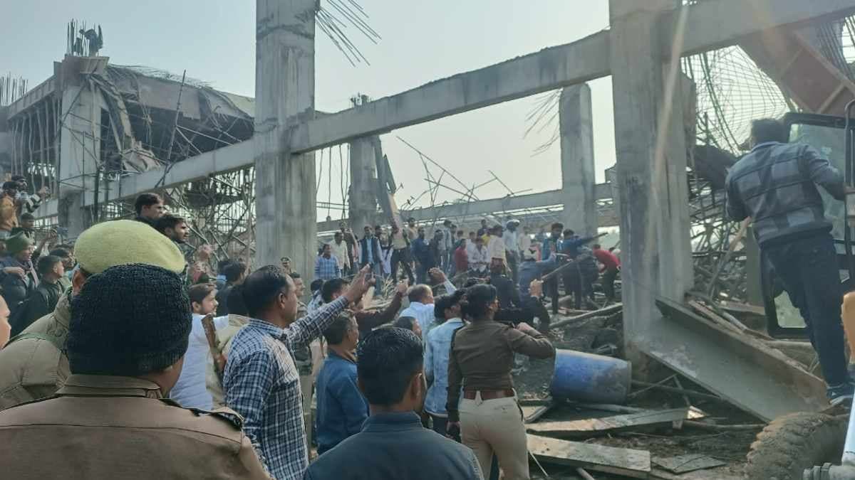 कन्नौज में बड़ा हादसा, रेलवे स्टेशन पर गिरा लेंटर, मलबे में कई मजदूर, 22 को निकाला बाहर