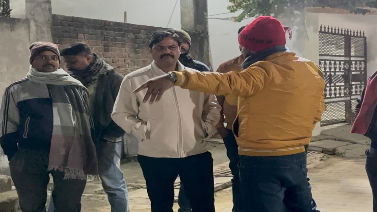 BJP विधायक पर चलाईं गोलियां, लखीमपुर में पत्नी संग वॉक पर निकले थे, बाल-बाल बचे