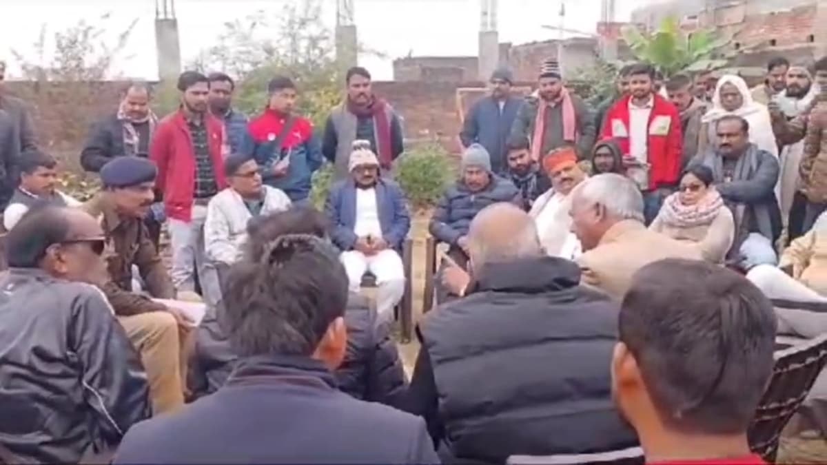 'मेरी औकात नही जानते, घंटे में IG-DIG हटवाएं...' BJP MLA के पिता ने पुलिस को धमकाया