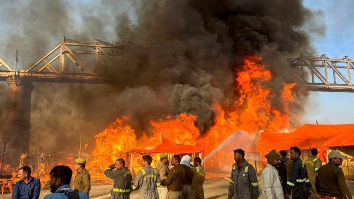 Maha kumbh 2025 : प्रयागराज में लगी भीषण आग, कई टेंट जलकर हुए खाक