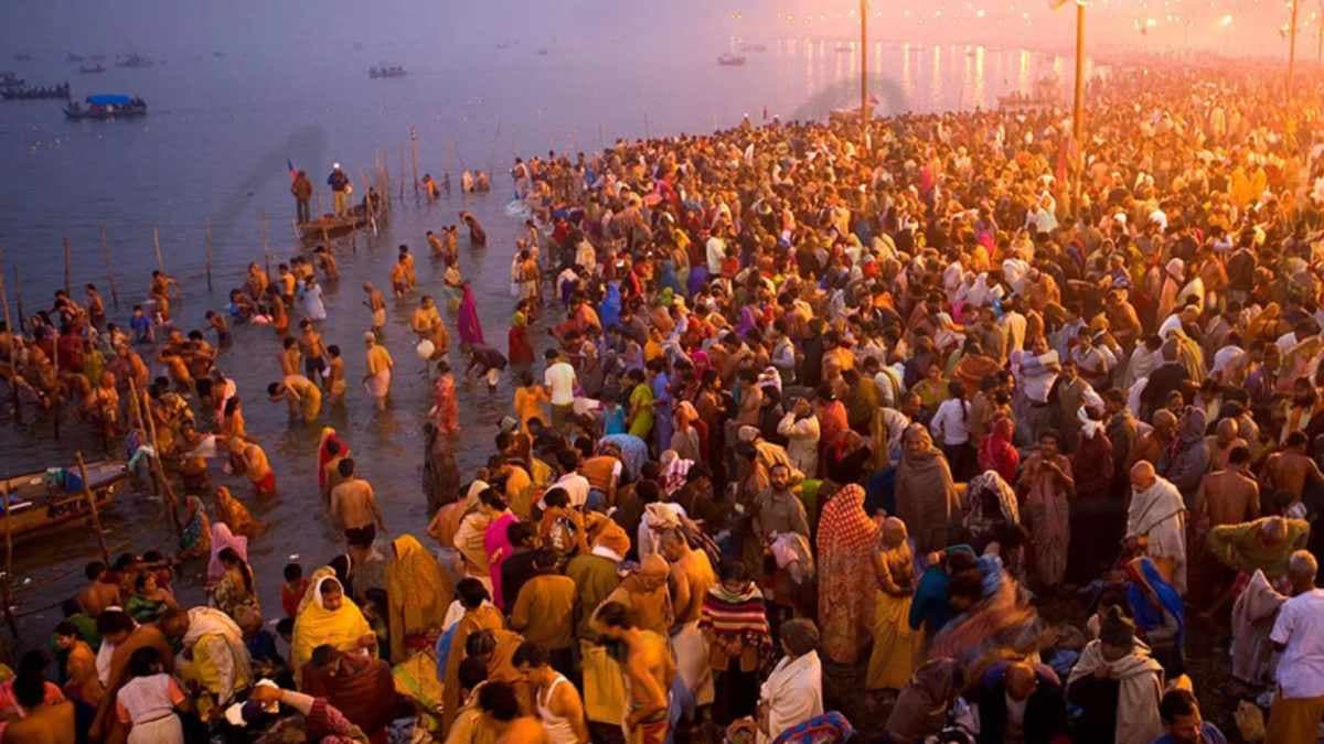 'वे थूकेंगे और पेशाब करेंगे', प्रयागराज महाकुंभ में गैर-हिंदुओं की दुकान पर बोले महंत, नागा साधु लेंगे एक्शन!