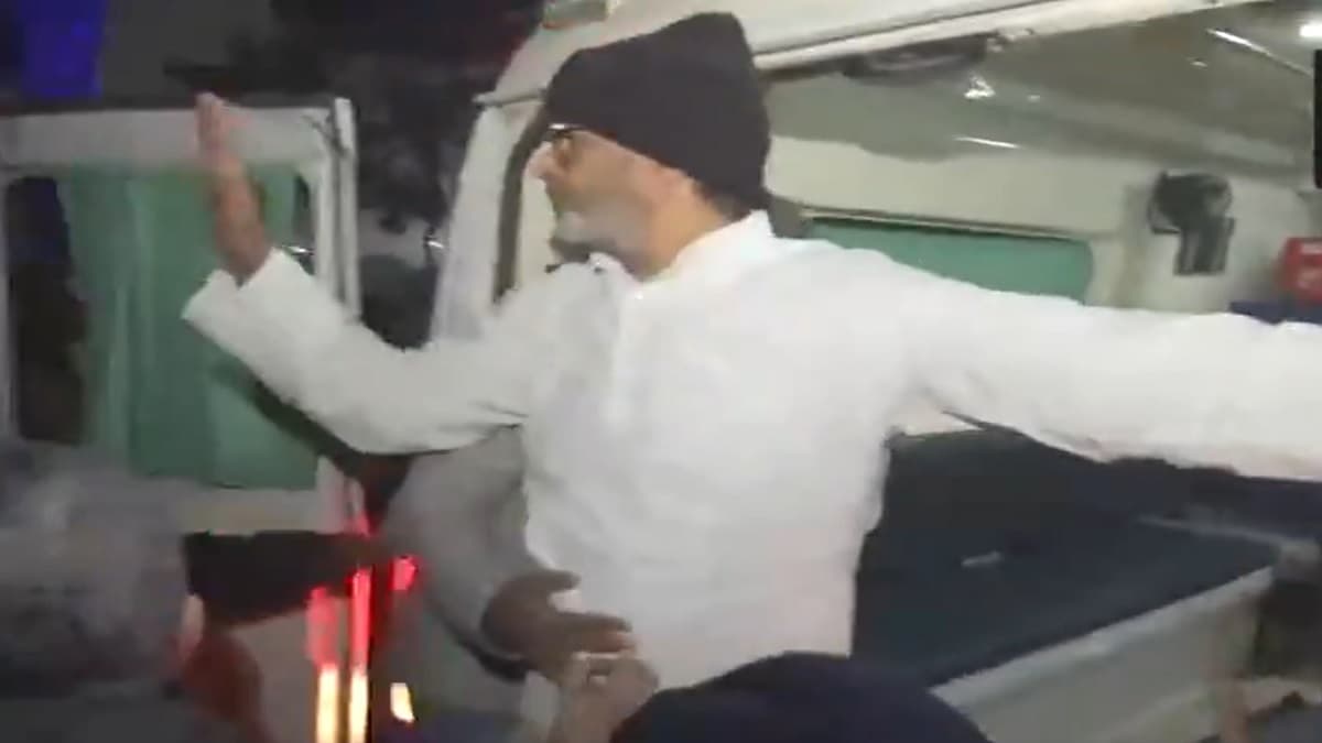 BPSC Protest: धक्का मुक्की, हाथापाई, खींचतान...प्रशांत किशोर को डिटेन करने रात 3 बजे आई 10 थानों की पुलिस