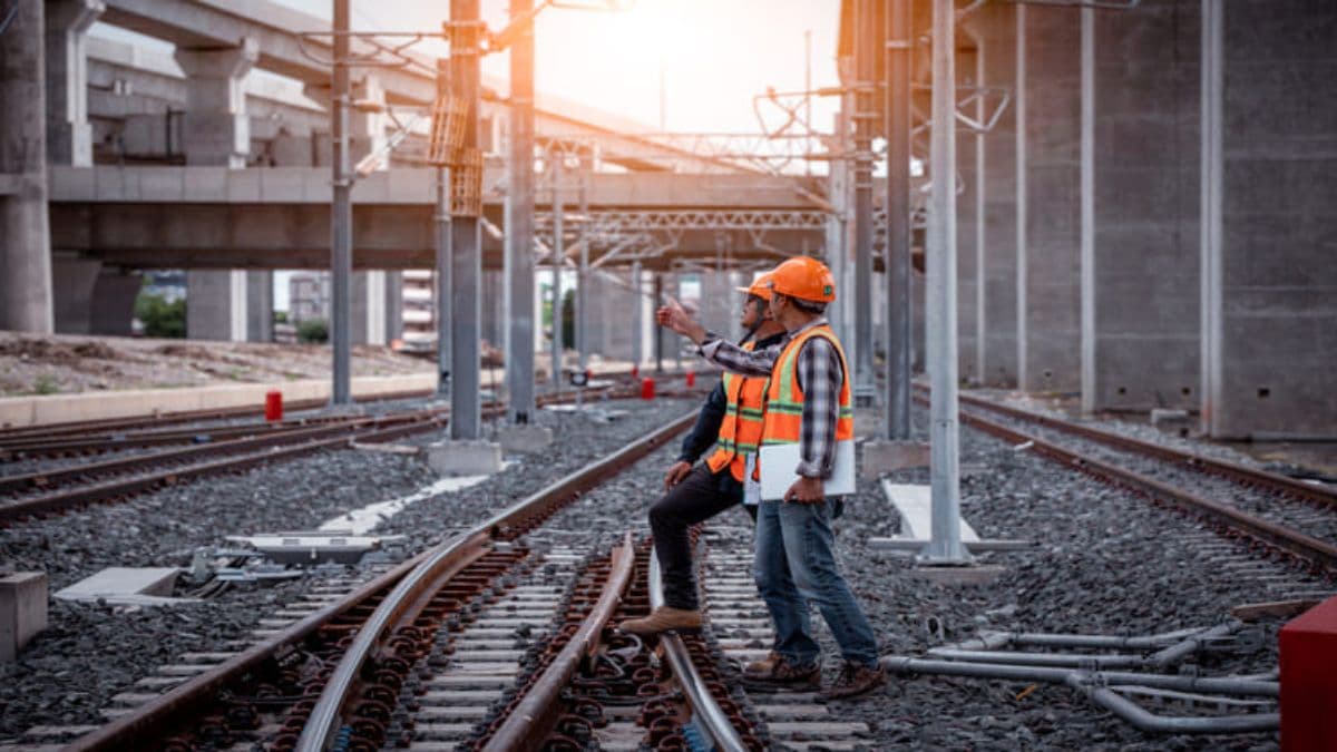 Railway Jobs: रेलवे में 1100 से ज्यादा पदों पर वैकेंसी, 10वीं पास करें अप्लाई