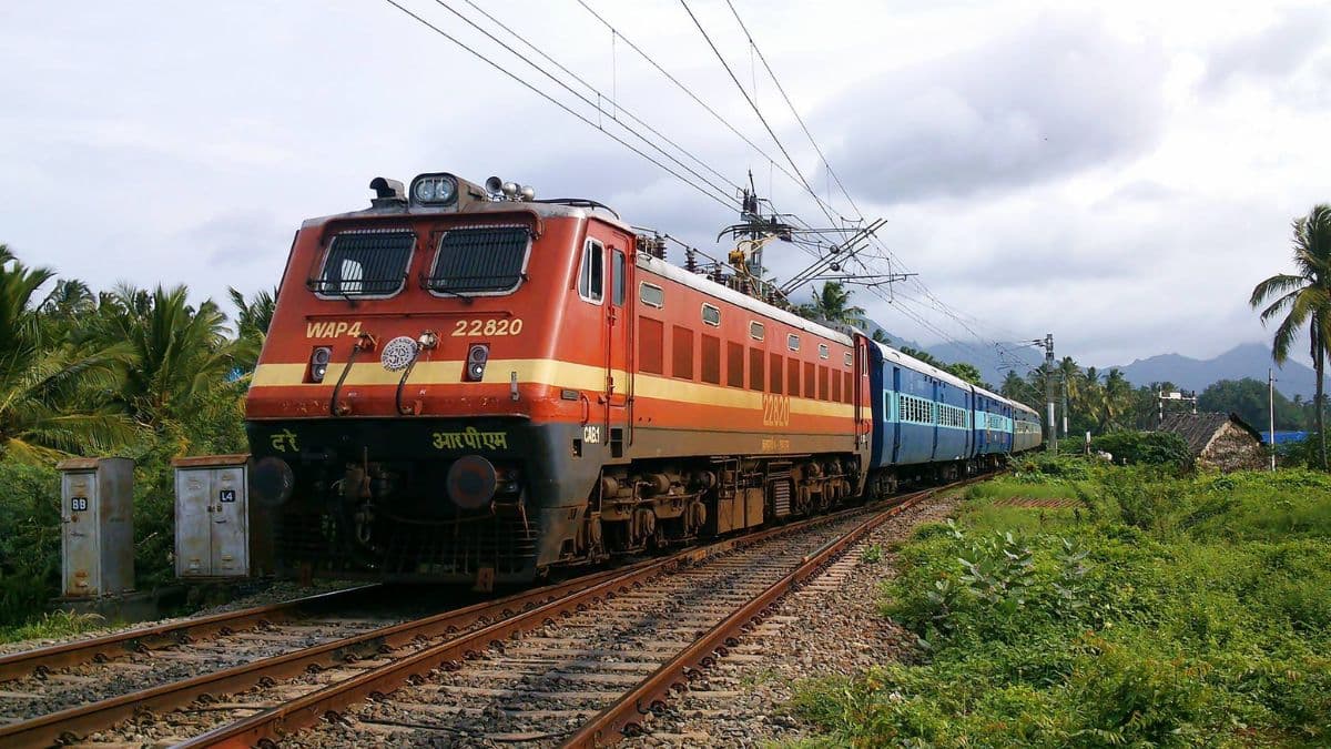 Train Cancelled Today: कोहरे के चलते आज 30 ट्रेनें कैंसिल, कई लेट, लिस्ट देखें