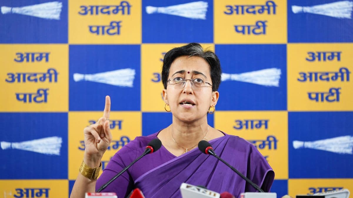 रेखा गुप्ता की शपथ के बाद आतिशी बोलीं- दिल्लीवालों से किए वादे निभाए BJP, महिलाओं की स्कीम करें पास