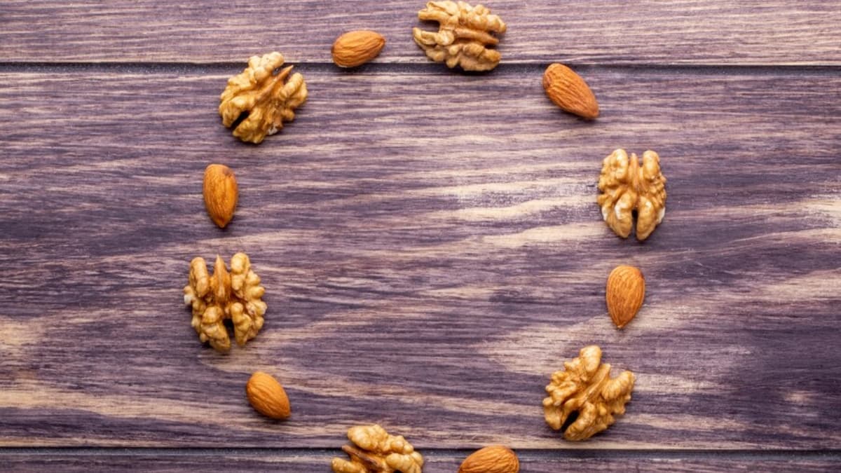 Almonds Vs Walnuts: क्या बादाम खाने से दिमाग होता है तेज? जानें अखरोट के फायदों से कैसे जुदा