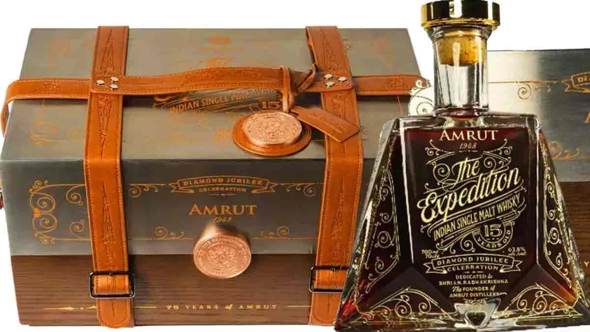 Maruti की लग्जरी कार से महंगी शराब की एक बोतल, जानें इतनी महंगी क्यों Amrut Whisky