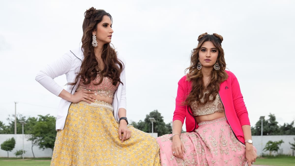 कितने करोड़ की मालकिन हैं सानिया मिर्जा की बहन अनम मिर्जा, जानें परिवार में कौन-कौन?