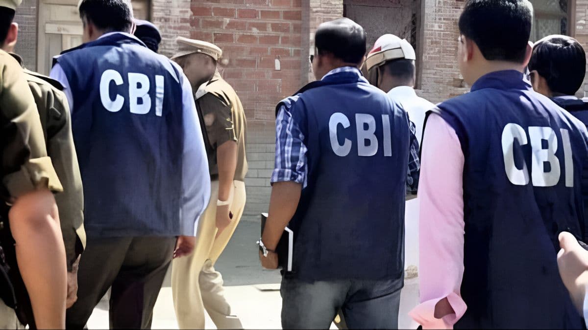 CBI ने वरिष्ठ IPS अधिकारी के घर मारा छापा, जानें क्या है पूरा मामला