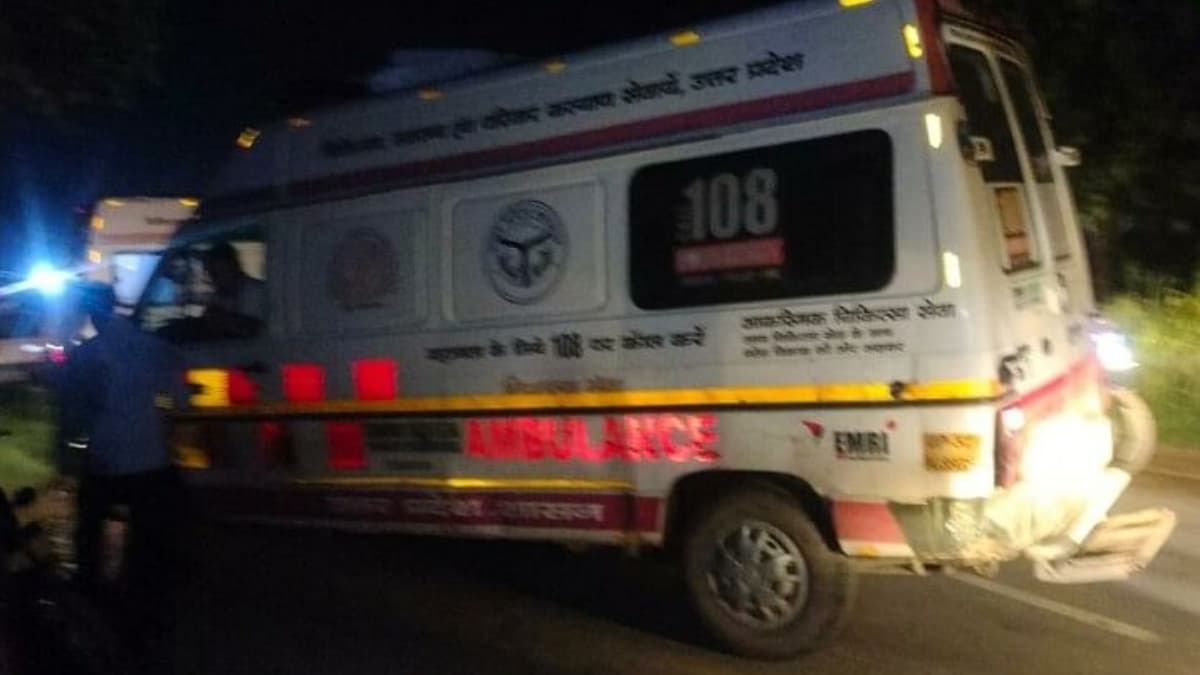 प्रयागराज महाकुंभ जा रहे श्रद्धालुओं से भरी गाड़ी पलटी, एक दर्जन से अधिक लोग घायल