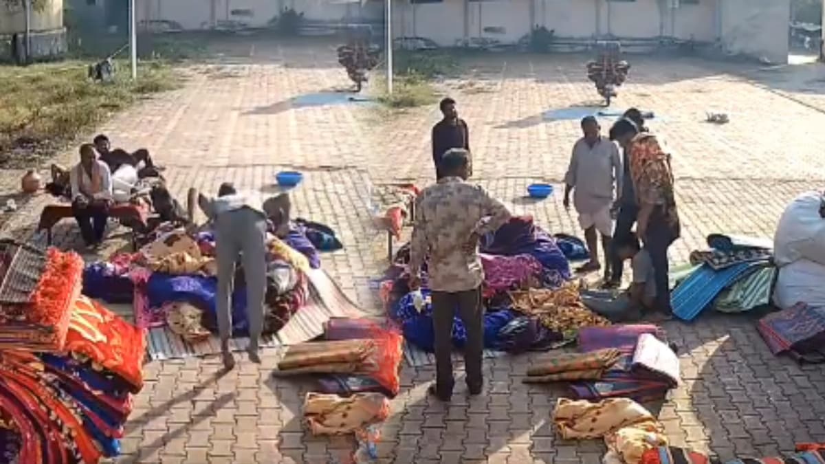 Video: जानलेवा स्टंट! कंबल पर गुलाटी मारने लगा युवक, टूटी गर्दन की हड्डी, 6 दिन बाद मौत