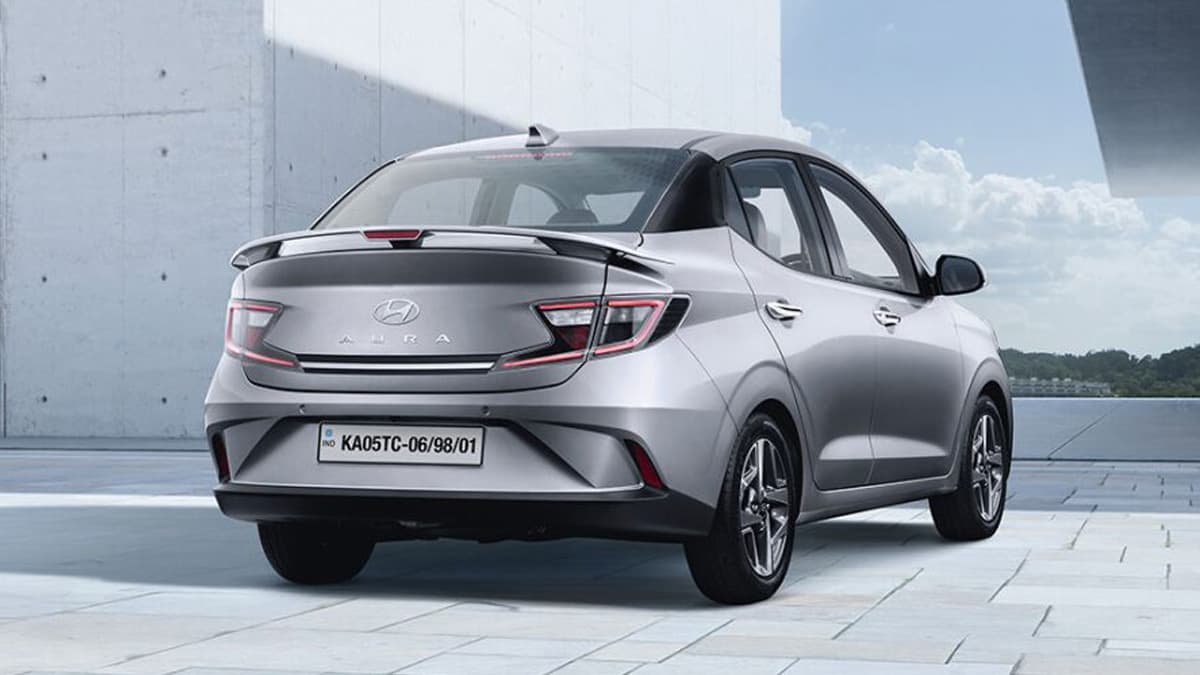Hyundai Aura Corporate एडिशन में क्या खास? अमेज-डिजायर से बेहतर? जानें