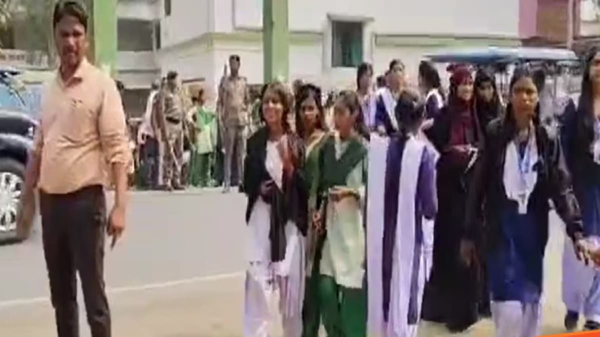 Jharkhand Matric Exam: झारखंड में 10वीं का हिंदी और साइंस का पेपर रद्द, 2 दिन पहले लीक हुआ था पेपर