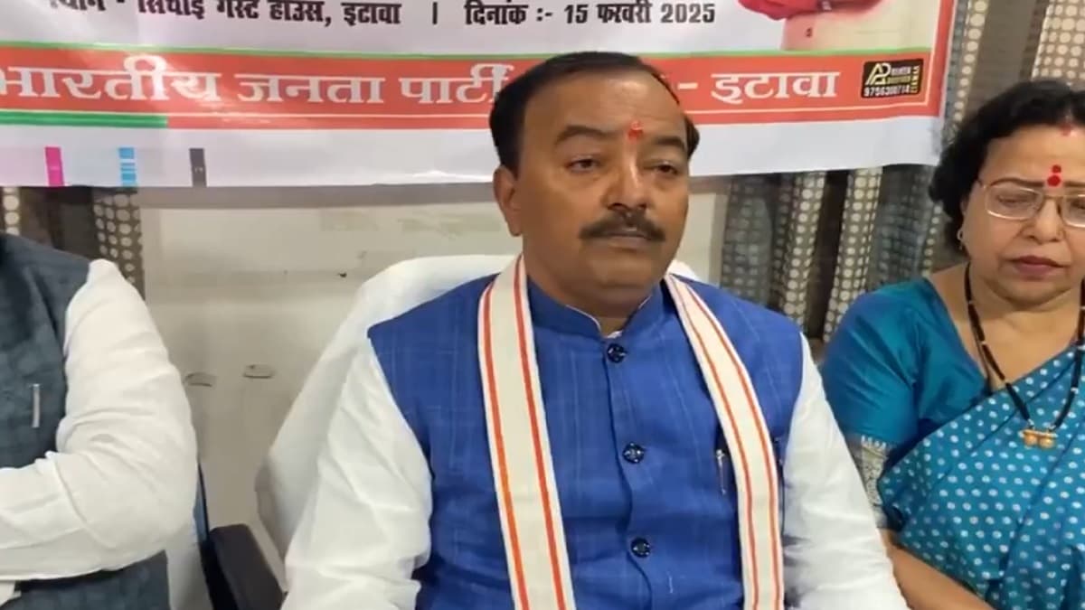'2027 नहीं, 2047 तक मुलायम कुनबे से कोई CM नहीं बन सकता', अखिलेश यादव पर बरसे डिप्टी सीएम