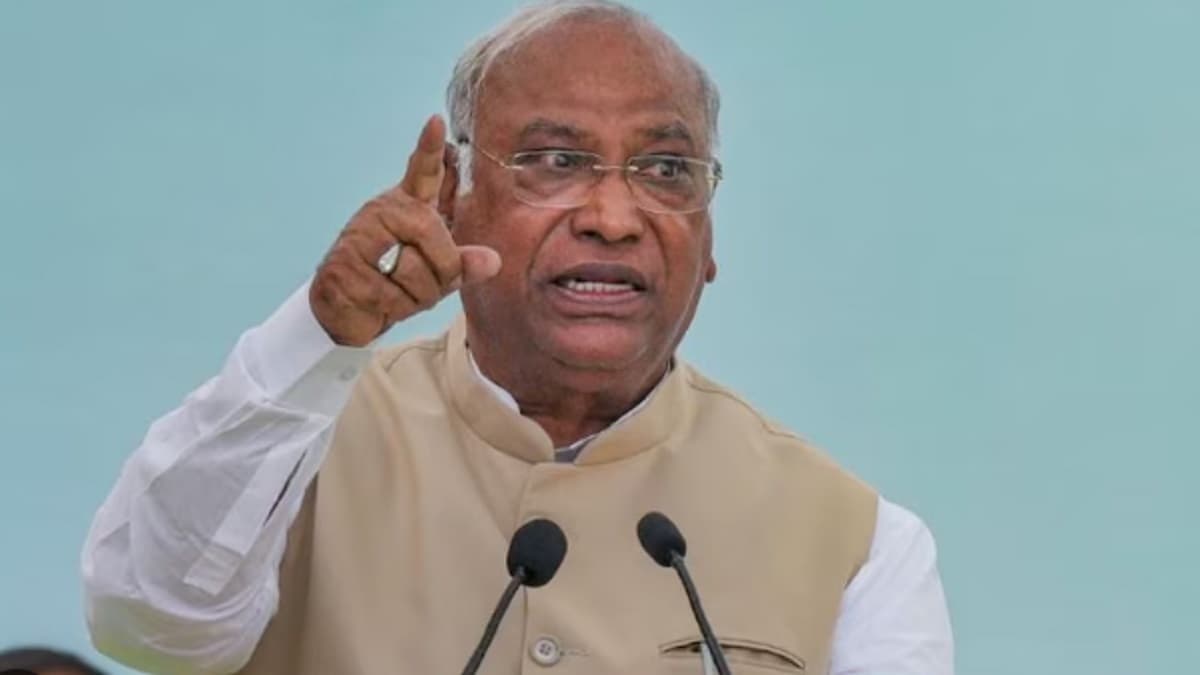 'मन की बात का री-रिलीज था मोदी का पॉडकास्ट', खड़गे बोले- भाजपा कब तक बटोरती रहेगी जनता से फिरौती?