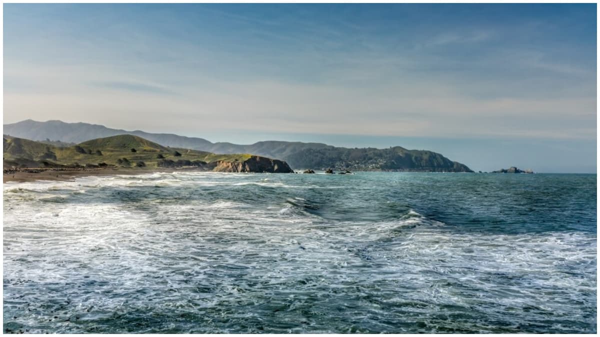 Pacific Ocean: क्यों ज्यादातर हवाई जहाज पेसिफिक ओशियन के ऊपर नहीं उड़ते ?