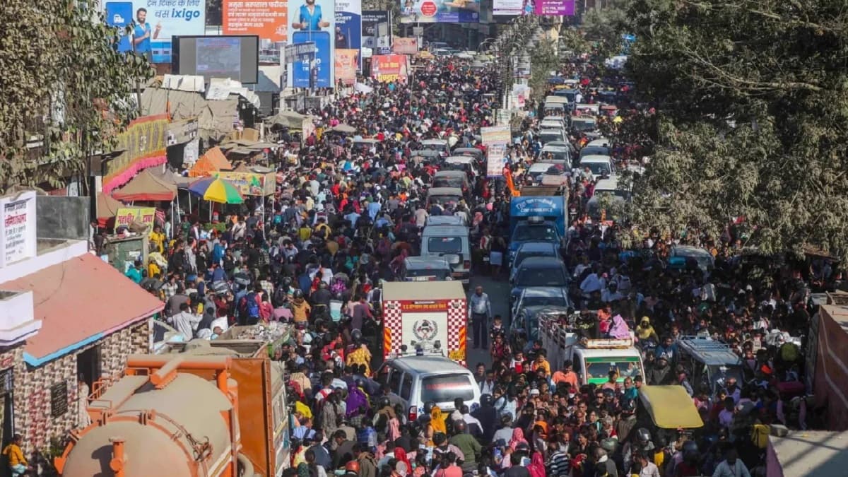भारत ने ट्रैफिक जाम को लेकर बनाया नया रिकॉर्ड, 72 घंटे से ज्यादा रेंगती रहीं गाड़ियां