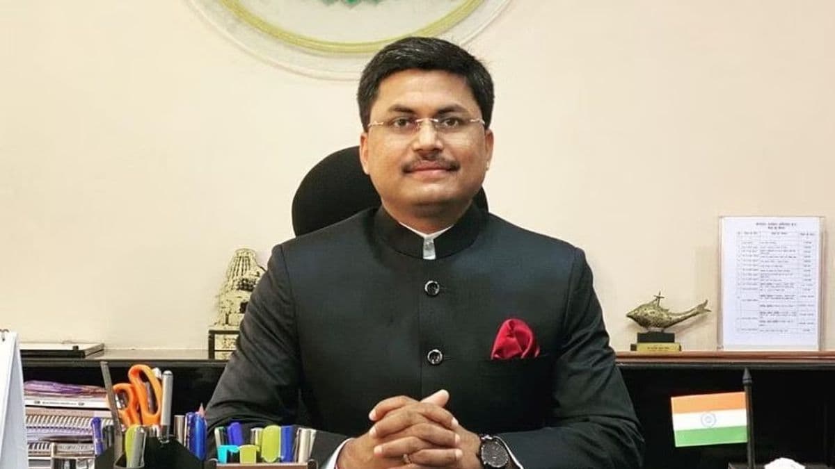 IAS Avanish sharan Success Story: मुश्किल से 10वीं पास, प्रीलिम्स में 10 बार फेल, कैसे बने IAS अफसर