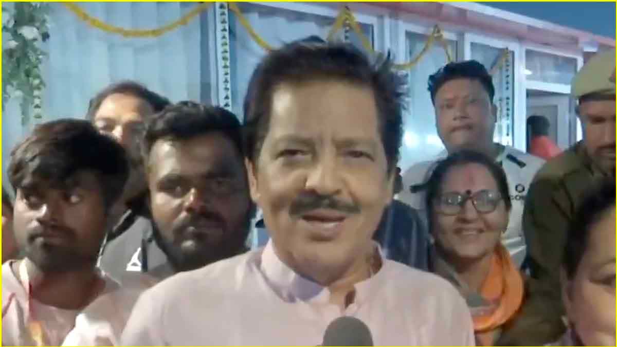 'पाप धोने गए हैं क्या..?' Udit Narayan पत्नी संग पहुंचे महाकुंभ तो नेटिजन्स ने किया ट्रोल