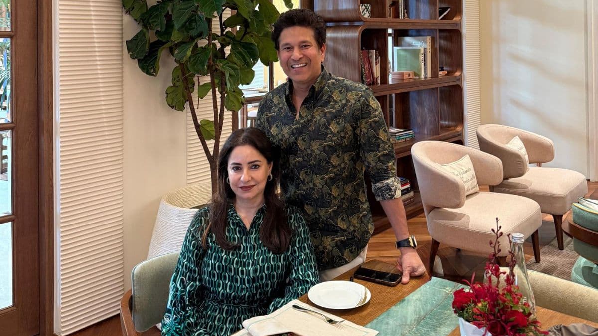 वैलेंटाइन-डे पर सचिन तेंदुलकर ने किए दिल के टुकड़े-टुकड़े, फिर भी हंसती रहीं वाइफ अंजलि, वीडियो वायरल