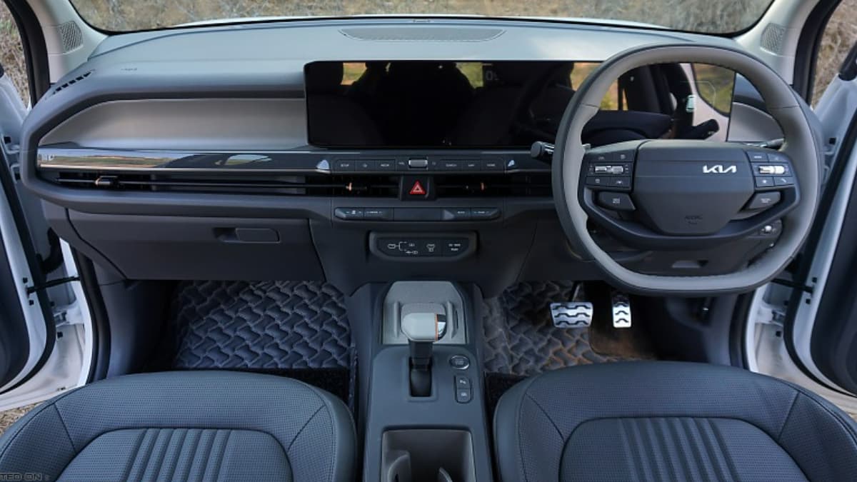 kia syros cabin