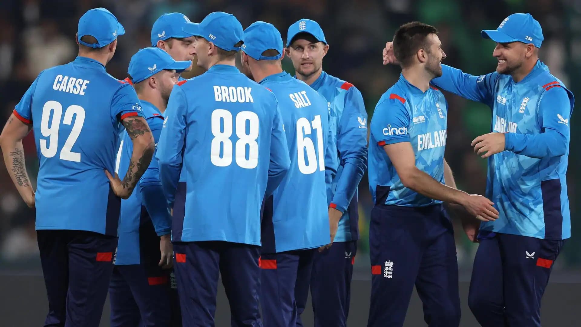 Champions Trophy 2025: इंग्लैंड टीम को लगा बड़ा झटका, बीच मैदान से वापस लौटा स्टार गेंदबाज
