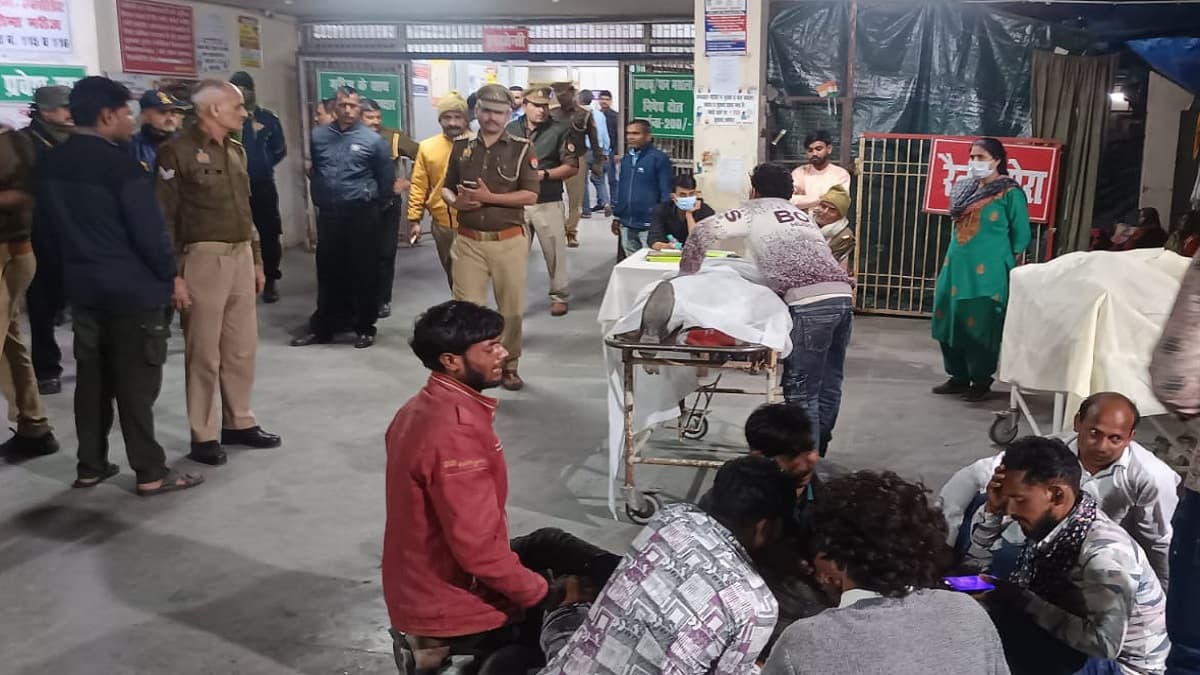 Agra Accident: भीषण हादसे में 5 की मौत, आपस में भिड़ीं बाइक और बुलेट, शादी के जश्न से लौट रहे थे