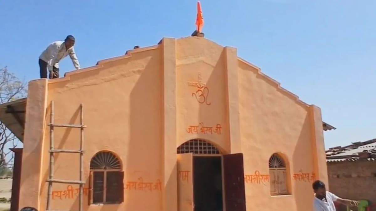 Banswara News: धर्म बदल चुके 200 परिवार फिर बने हिंदू, 125 साल पुराना चर्च बनेगा मंदिर