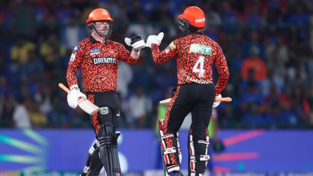 SRH के लिए 300 रन का आंकड़ा असंभव नहीं', DC के खिलाफ मुकाबले से पहले मुरलीधरन ने दी चेतावनी
