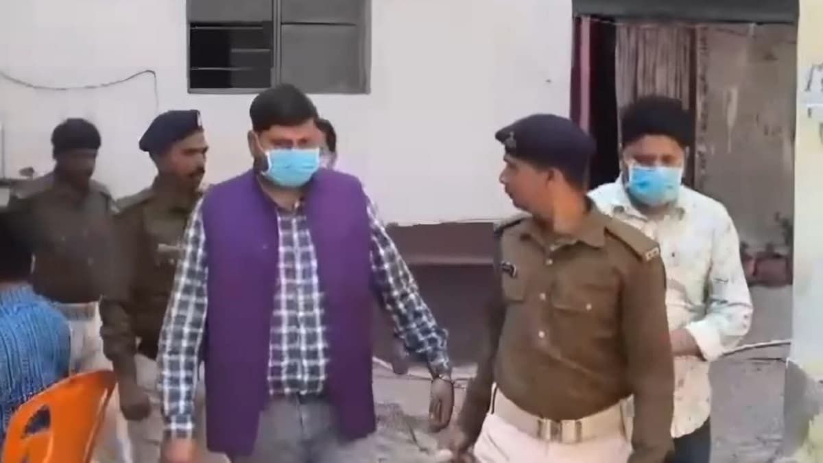 बिहार में ये कैसी शराबबंदी? शराब पार्टी करते पटना के तीन डॉक्टर गिरफ्तार, बोतल बरामद