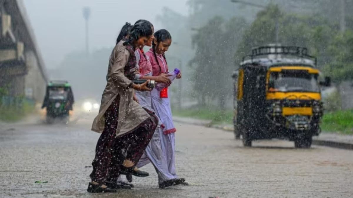 मध्य प्रदेश में बदला मौसम का मिजाज, हुई बूंदाबांदी, कई जिलों में बारिश का अलर्ट