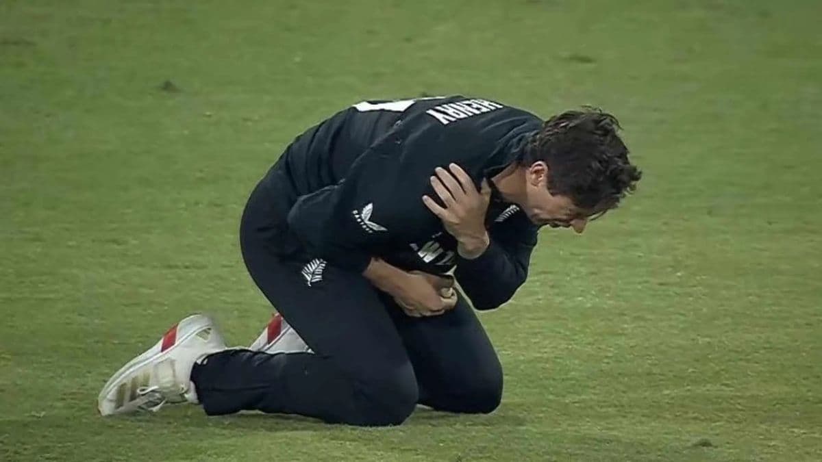 IND vs NZ Final: चैंपियंस ट्रॉफी के फाइनल मैच से पहले बढ़ी न्यूजीलैंड की टेंशन, स्टार गेंदबाज मिस कर सकता है खिताबी मुकाबला