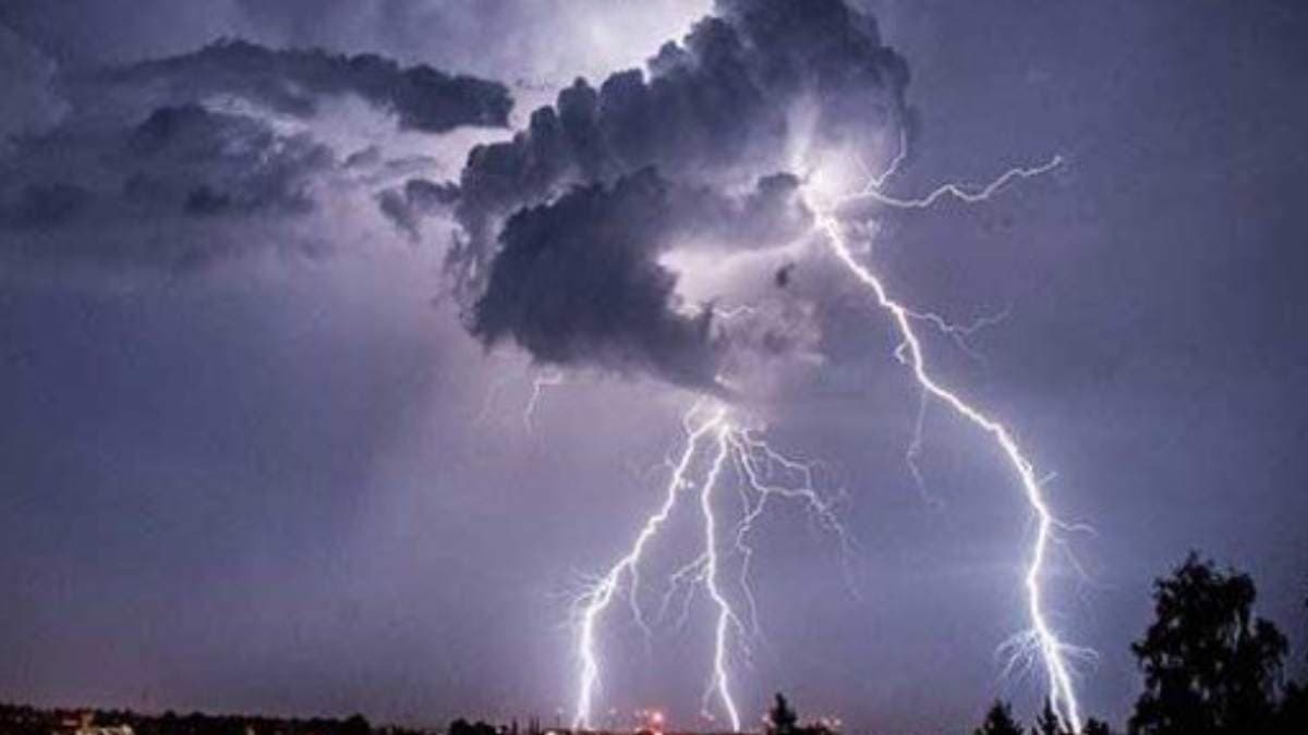 आकाशीय बिजली की चपेट में आने से दो की मौत, तीन लोग हुए गंभीर रूप से घायल