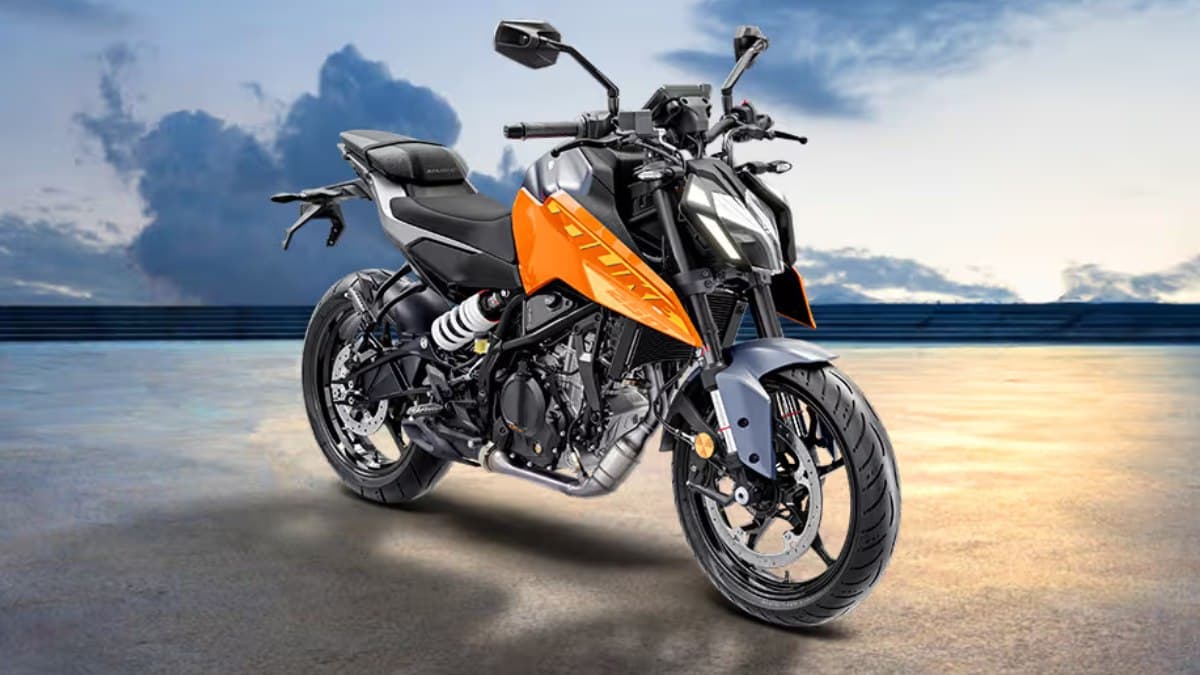 KTM की इन 2 बाइक्स पर लगा ब्रेक, बिक्री का आंकड़ा चौंकाने वाला