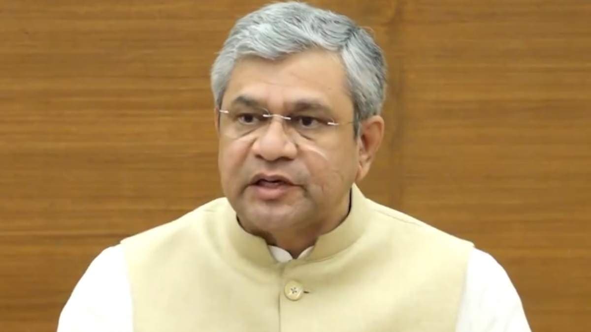 वित्त वर्ष 2025 में भारत ने 2 लाख करोड़ रुपये का स्मार्टफोन किया निर्यात, तोड़ा रिकॉर्ड