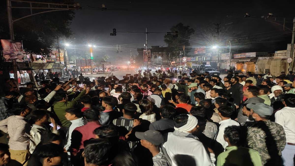 Bihar News: पुलिस ने की ट्रक ड्राइवर की पिटाई; गुस्साई भीड़ ने NH- 31 पर किया हंगामा, घंटों लगा जाम