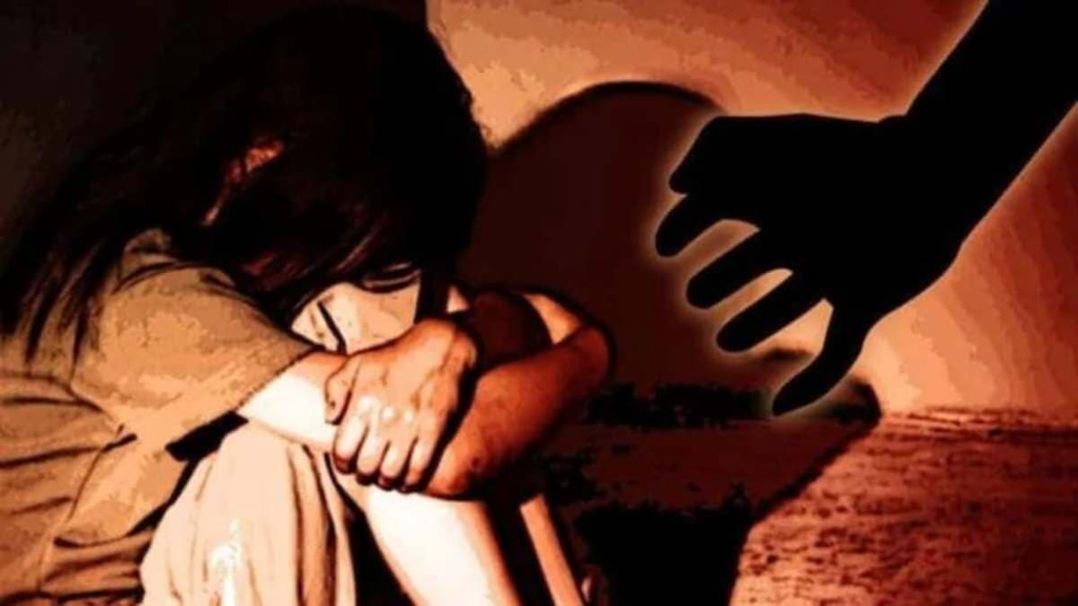 देवरिया में ब्रेन ट्यूमर से पीड़ित बच्ची के साथ चाइल्ड केयर कर्मचारियों की शर्मनाक हरकत, जानें कैसे खुली पोल