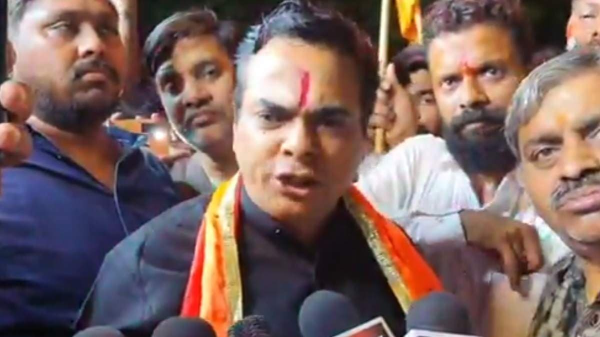 आतंकियों का सुराग देने वालों को ढाई लाख इनाम देगा ये शख्स, निकाला जुलूस
