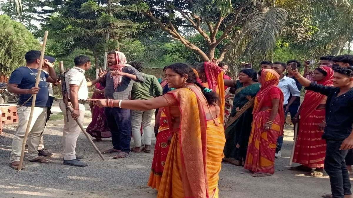 बिहार के कटिहार में भीड़ ने किया थाने पर हमला, आधा दर्जन पुलिसकर्मी घायल