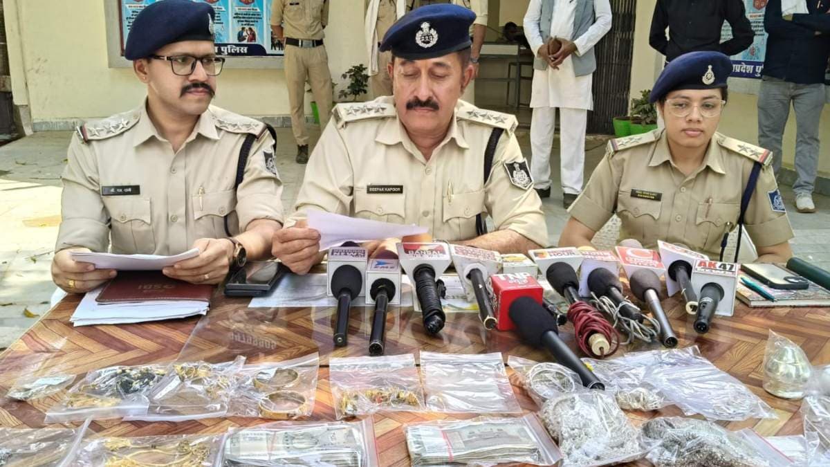 पड़ोसी को खीर खिलाकर मां-बेटे ने उड़ा दिए 24 लाख के गहने, दोनों को उठा ले गई पुलिस