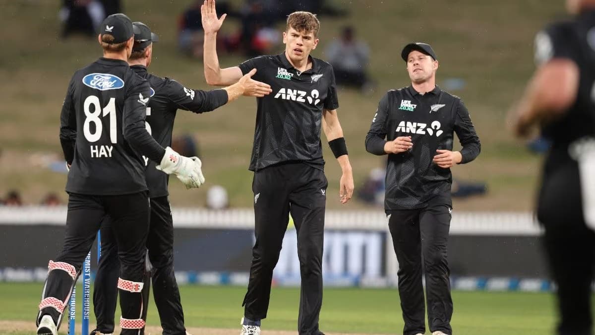 NZ vs PAK: 'अंजान' पेसर ने निकाला पाकिस्तान क्रिकेट टीम का दम, ऐसा करने वाले बने पहले कीवी खिलाड़ी