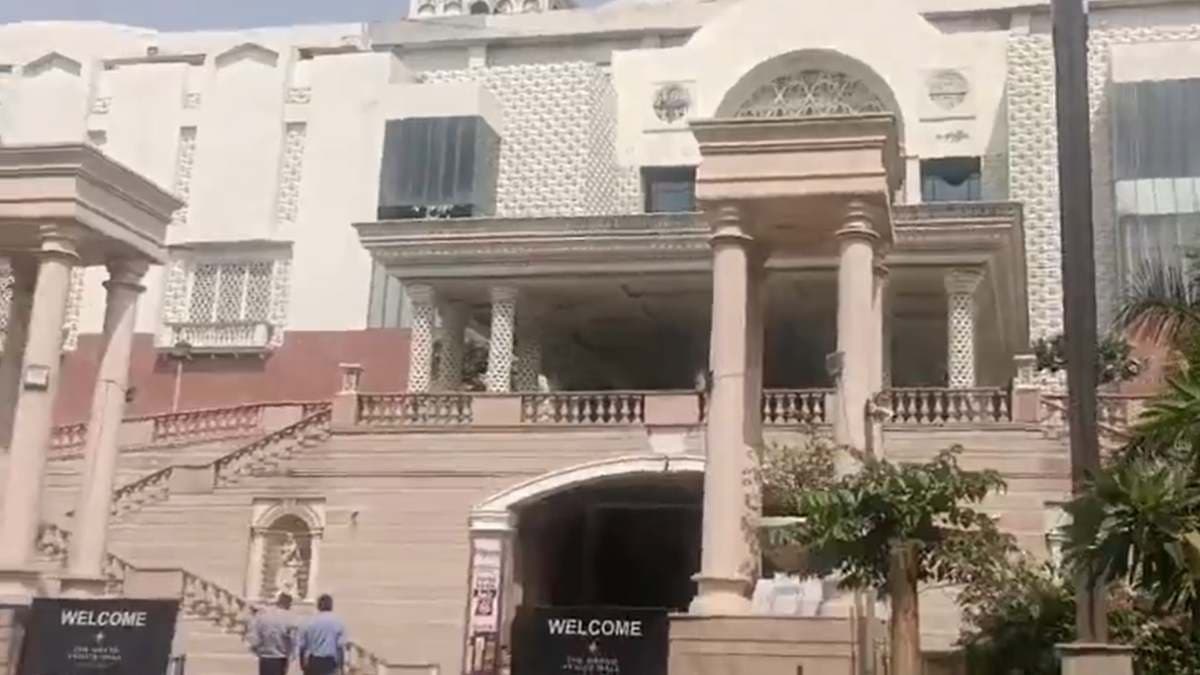 नोएडा के ग्रैंड वेनिस मॉल में ED की छापेमारी; धोखाधड़ी मामले से रेड का कनेक्शन