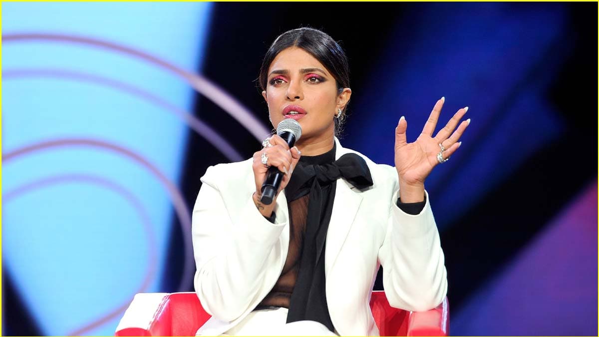 Priyanka Chopra with mic Priyanka Chopra with mic