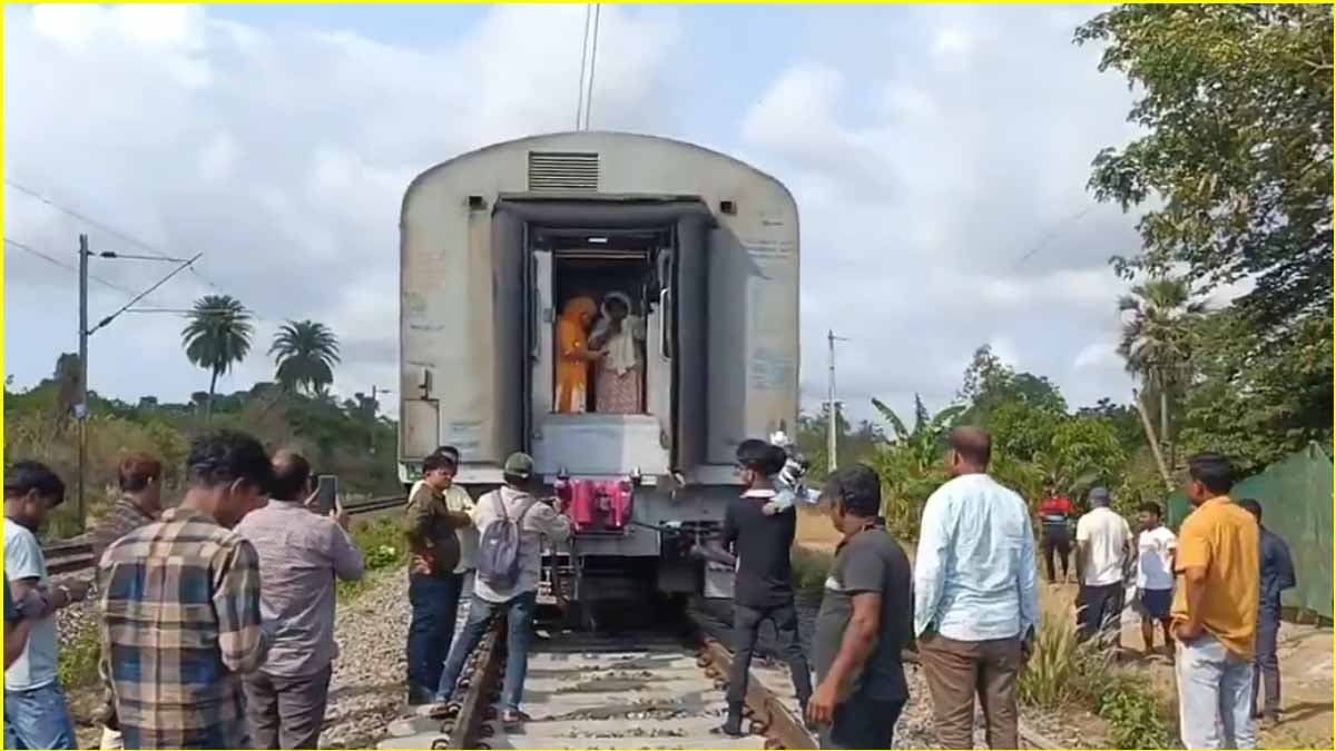 हादसे का शिकार होने से बची फलकनुमा एक्सप्रेस, चलती ट्रेन के 15 डिब्बे हुए अलग; जानें वजह