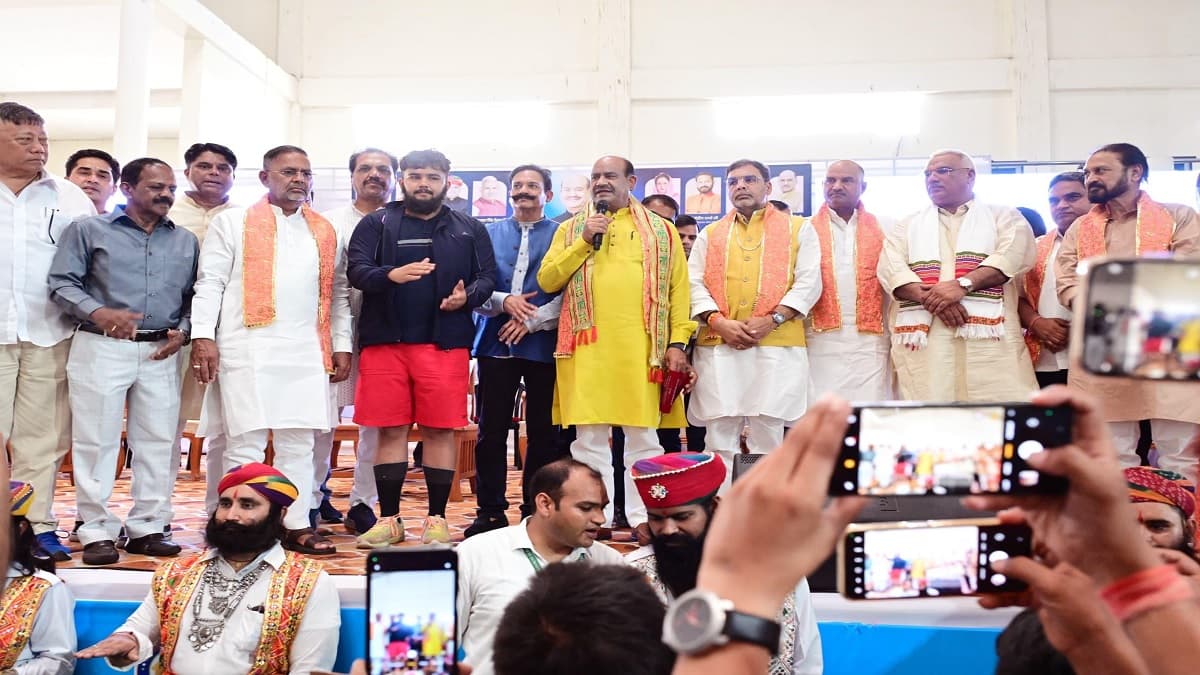 लोकसभा अध्यक्ष ओम बिरला बोले- “कुश्ती ने सदैव बढ़ाया देश का मान”, पहलवानों को मिलेंगे 10000 