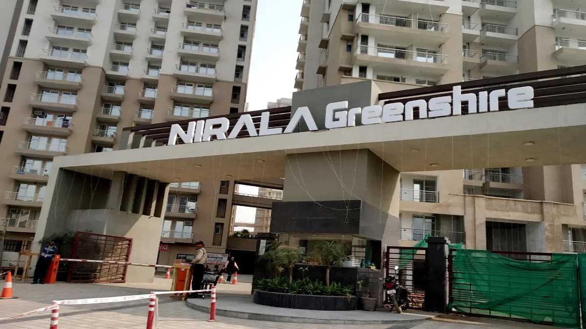 ग्रेटर नोएडा वेस्ट की सोसायटी में बवाल, स्विमिंग पूल को लेकर नोटिस जारी